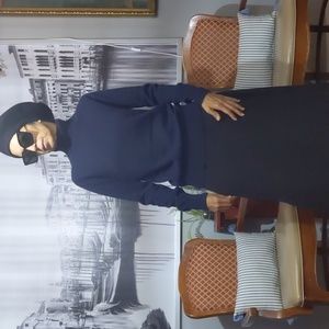 Neiman Marcus 100% Cashmere Navy Turtle Neck Sweater Size M